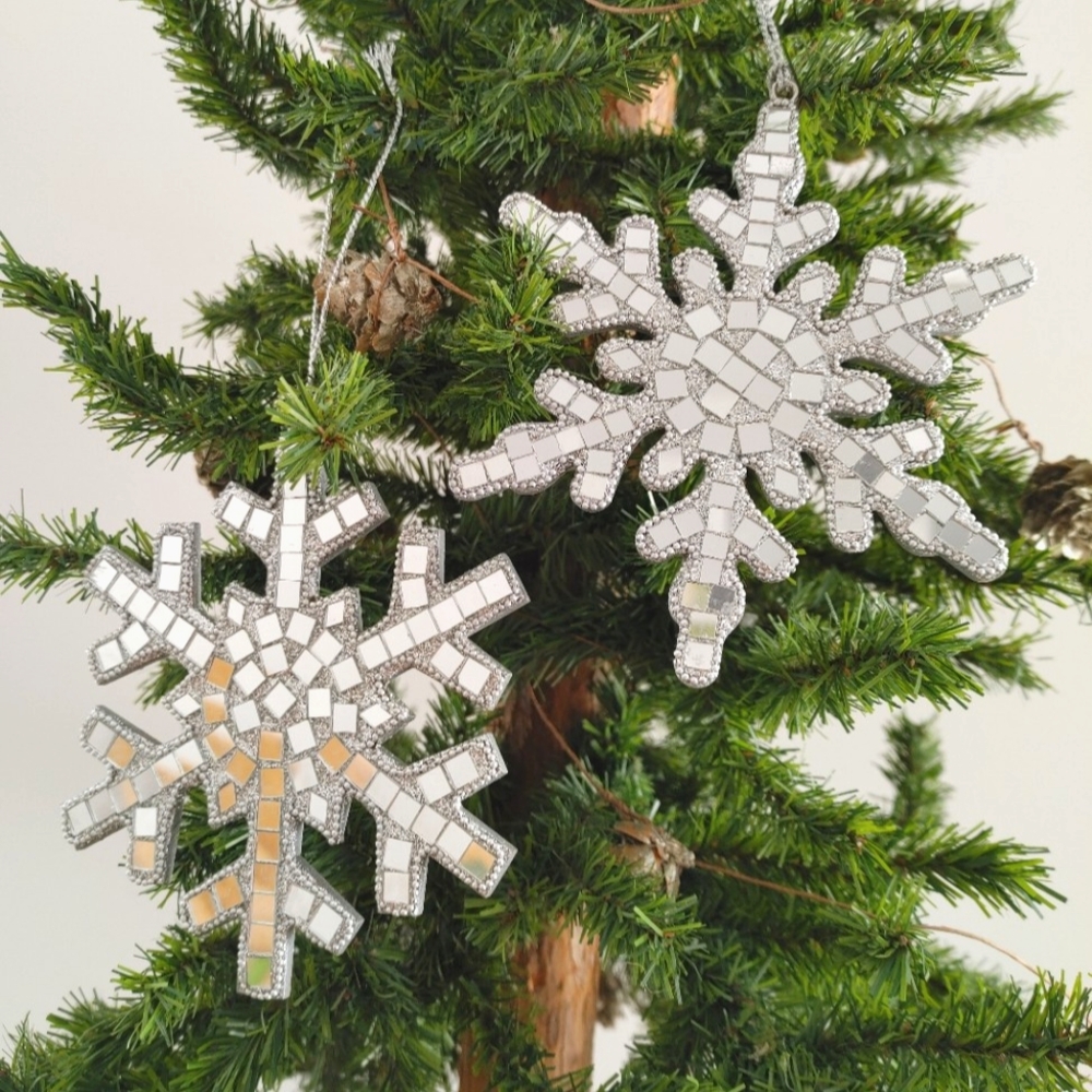 Set 2 mirrored snowflake ornaments silver
